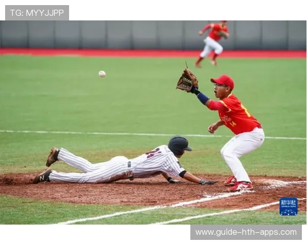 棒球外野失误引发连锁进球,赛后分析成专业必看