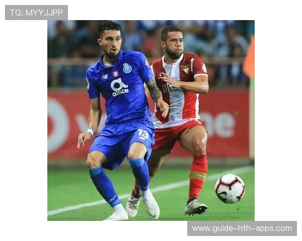 波尔图中场拦截成功,反击一脚直塞造险,波尔图对阵