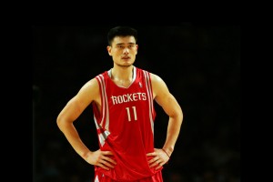 华体会官网首页-湖人末节逆转成功，詹姆斯关键三分锁定胜局，湖人官宣詹姆斯