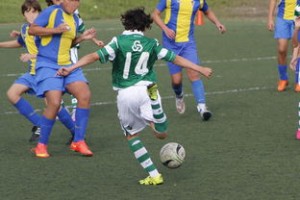 华体会官网下载-中国斯诺克选手吴宜泽表现抢眼，成功逆转特鲁姆普进入8强。，大陆斯诺克选手